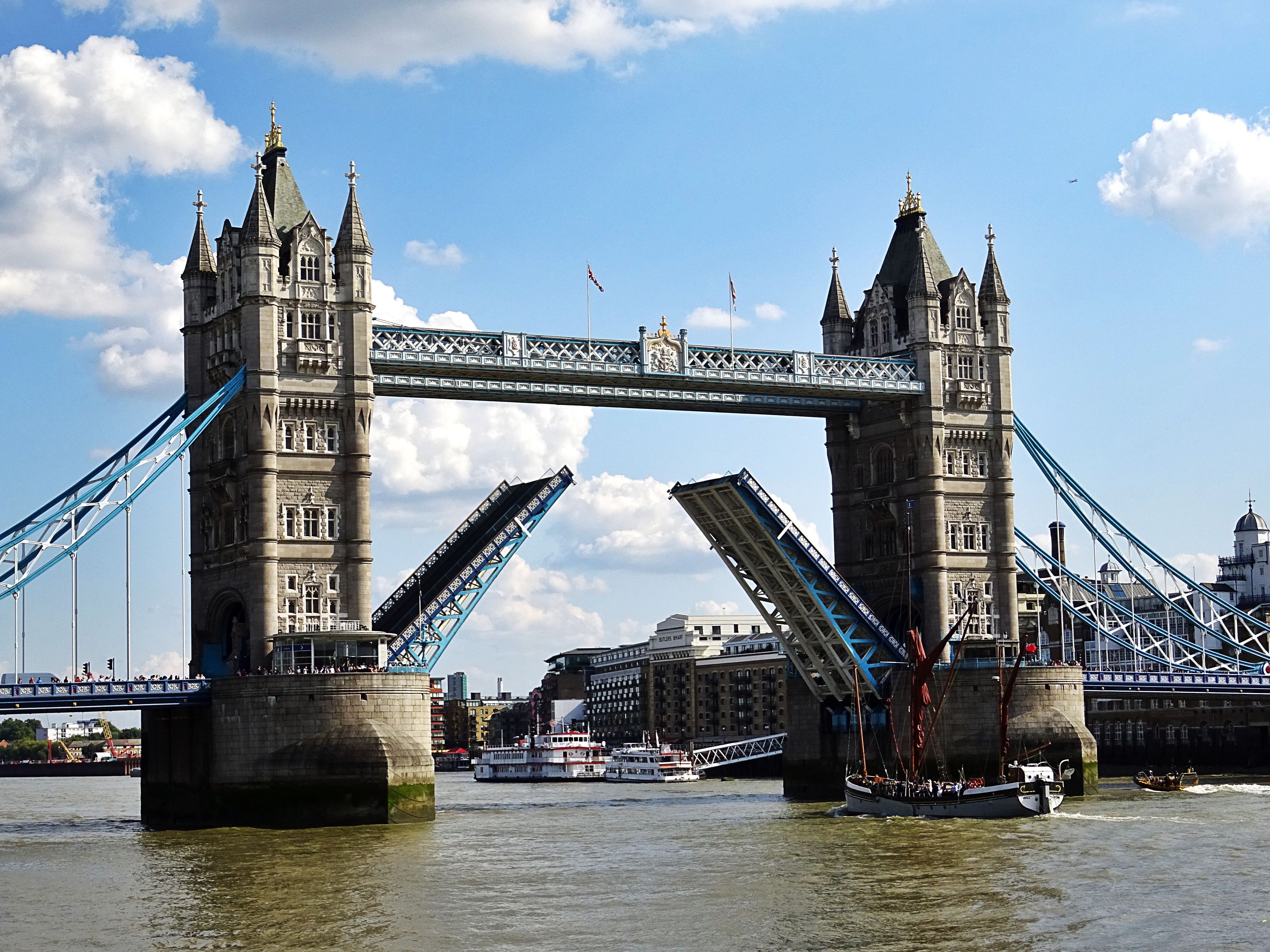 Известные города лондона. Тауэрский мост. Биг Бен и Тауэрский мост. Tower Bridge в Лондоне. Достопримечательности Великобритании Тауэрский мост.